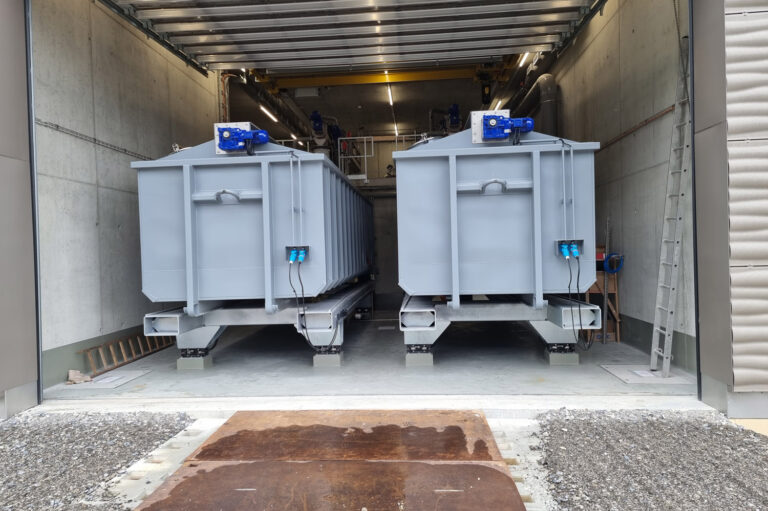 ARA Brienz geschlossenene Mulden mit Förderer