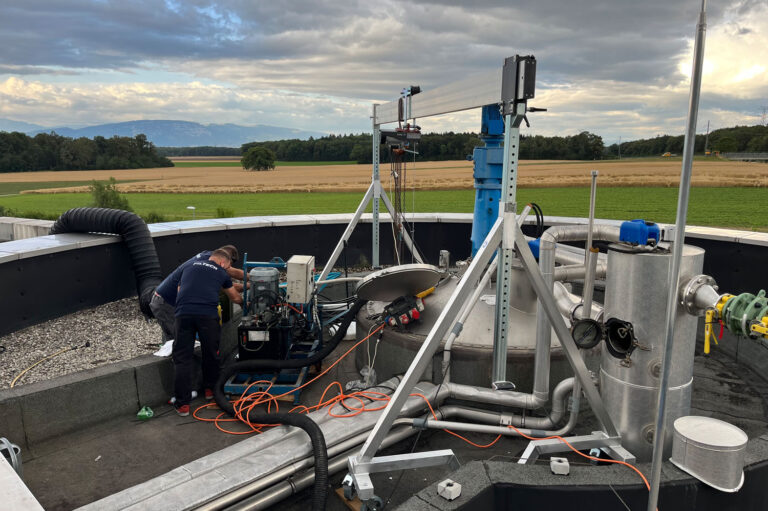 Hydraulikpumpe auf Faulturm STEP Terre Sainte